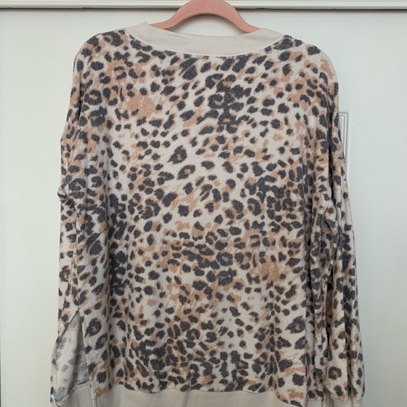 Aerie cheetah print long sleeve crewneck - Picture 2 of 3